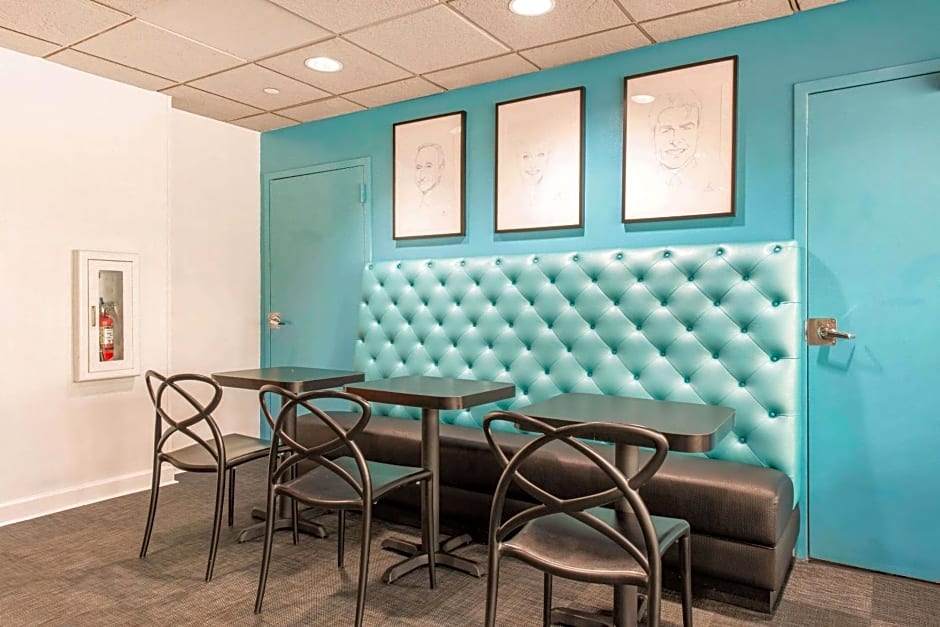 Quality Inn & Suites Near the Theme Parks