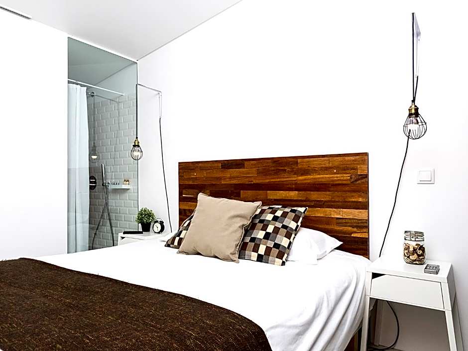 Santa Bica Eat Drink & Sleep