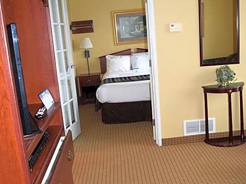 MainStay Suites Madison Airport