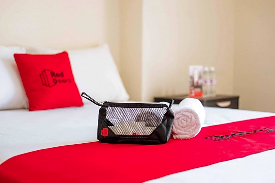 RedDoorz Syariah @ Jatiwangi Guest House 2 Cafe & Resto