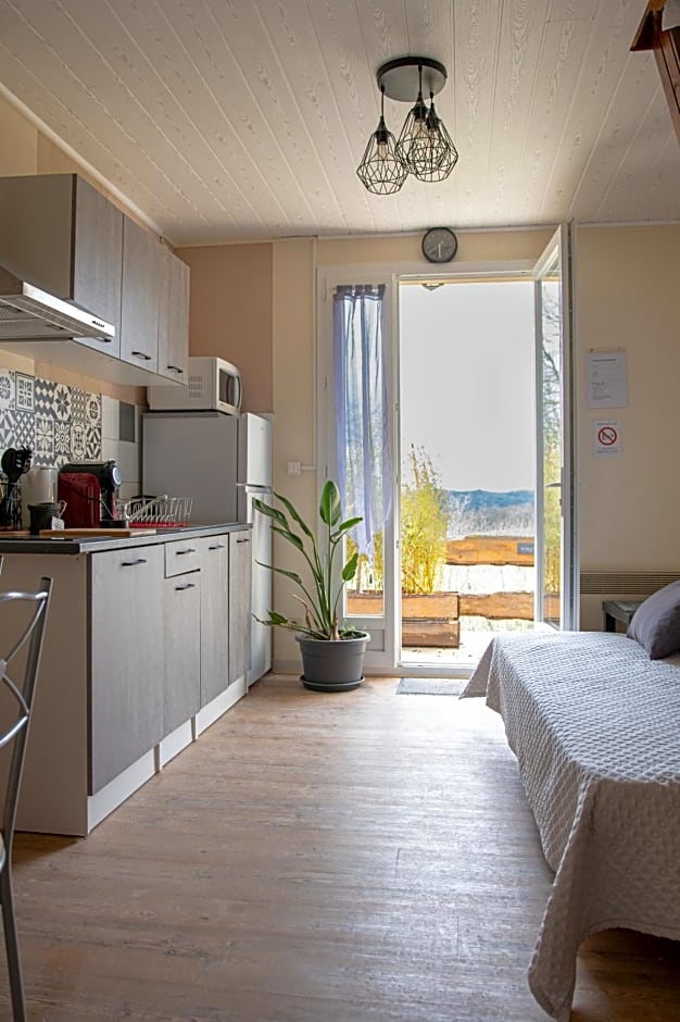 Gîte le nieudegat chambre et table d'hôte piscine climatisation proche de Sarlat au coeur de la nature
