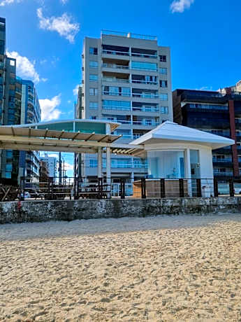 Apartamento BEIRA MAR VISTA TOTAL - SENSAÇÃO DE CASA TÉRREA A BEIRA MAR - COZINHA EQUIPADA -AIR FRYER -ÁREA DE CHURRASCO PRIVATIVA- TVS SMART- DISNEY PLUS E OUTROS-PRAIA IDEAL PARA CRIANÇAS-PET FRIENDLY-KIT PRAIA 4 PESSOAS