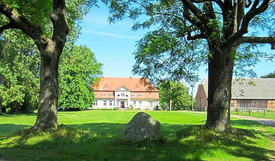 Photo 1 of 33 of Landhotel Gut Zarrentin