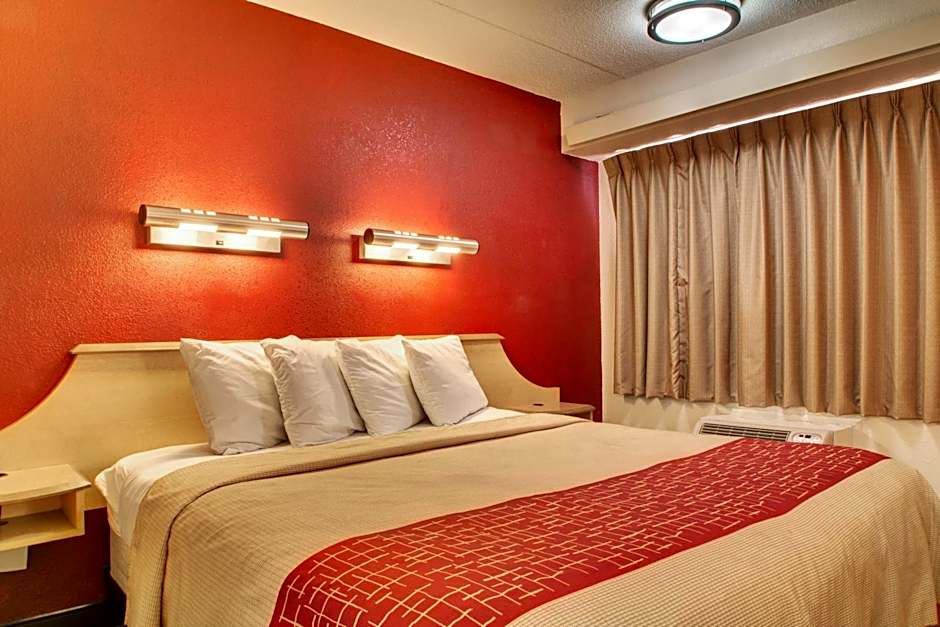  Red Roof Inn St Louis - Westport/ Maryland Heights