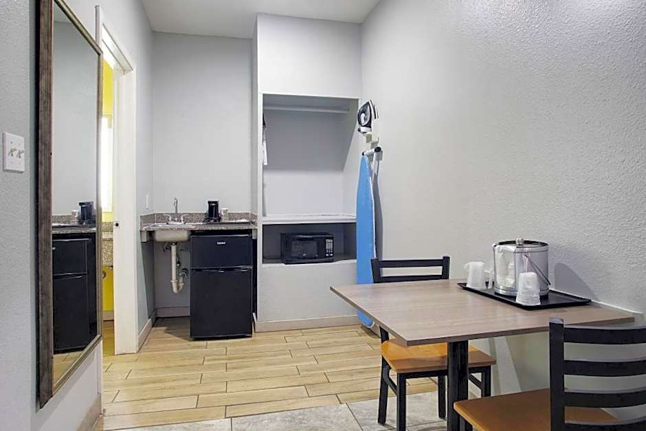 Plantation Suites and Conference Center