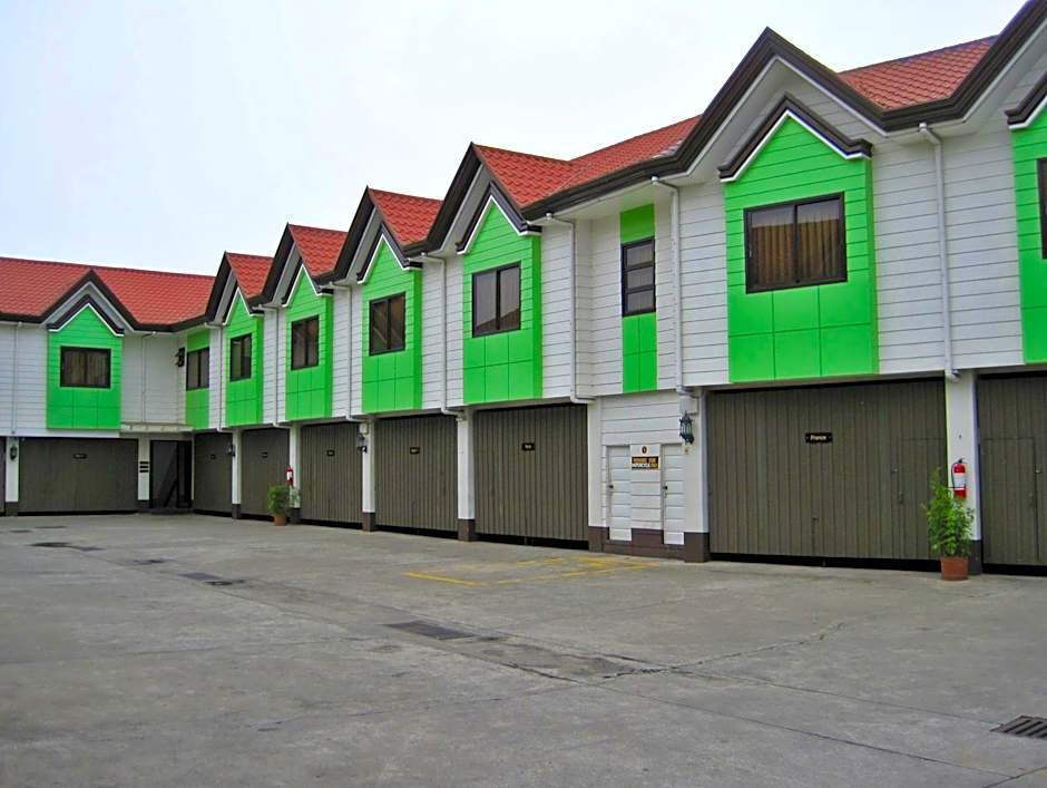 Hollywood Drive-In Hotel