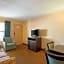Econo Lodge Inn & Suites Clearwater Central