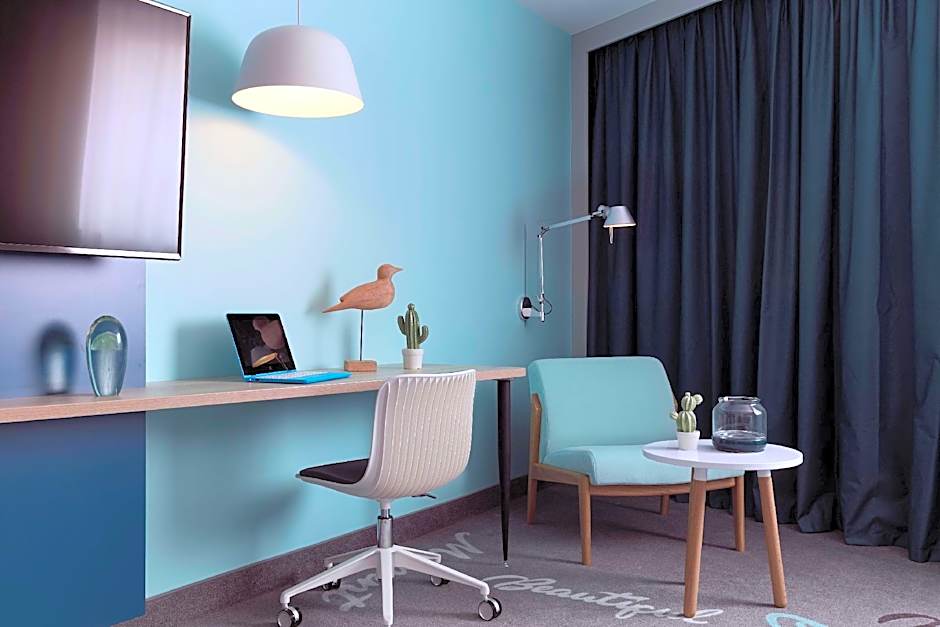 Hampton by Hilton Paris Clichy – Clichy, CA