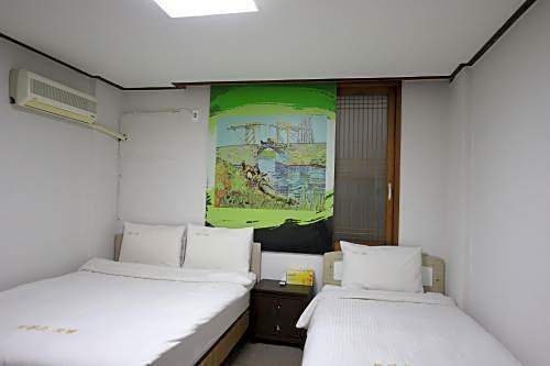 Twins Hotel