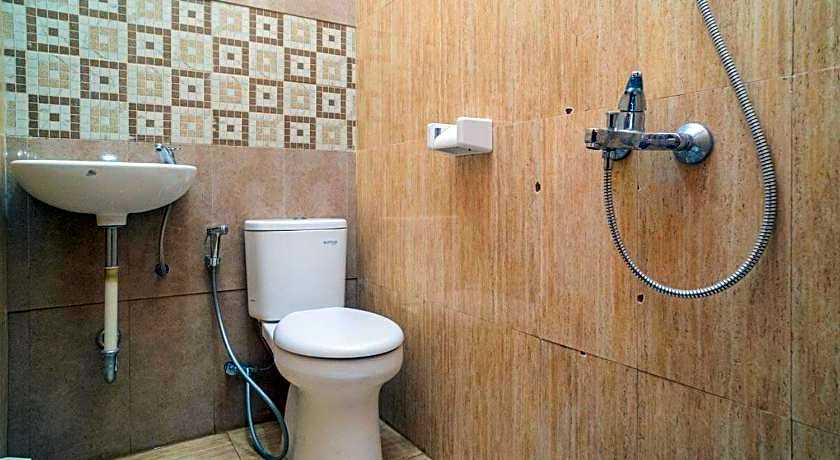 RedDoorz near Wisata Paribendo Lawang