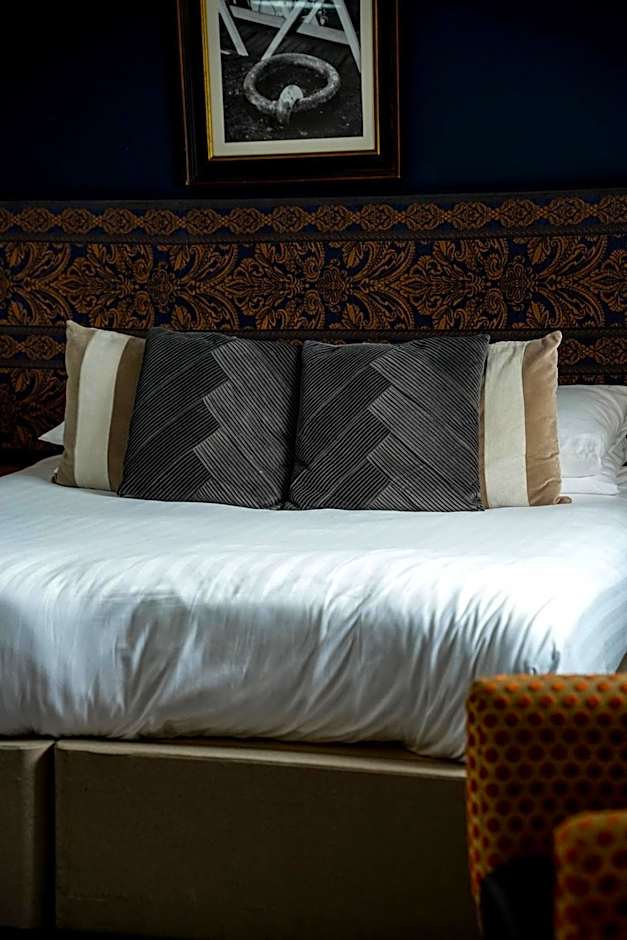 THE LORD NELSON HOTEL