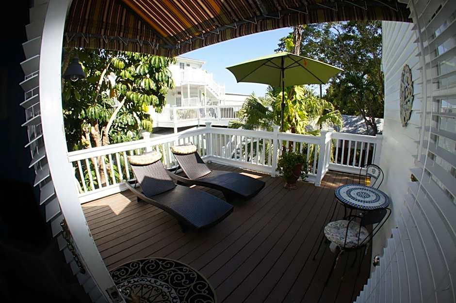 Seascape Tropical Inn