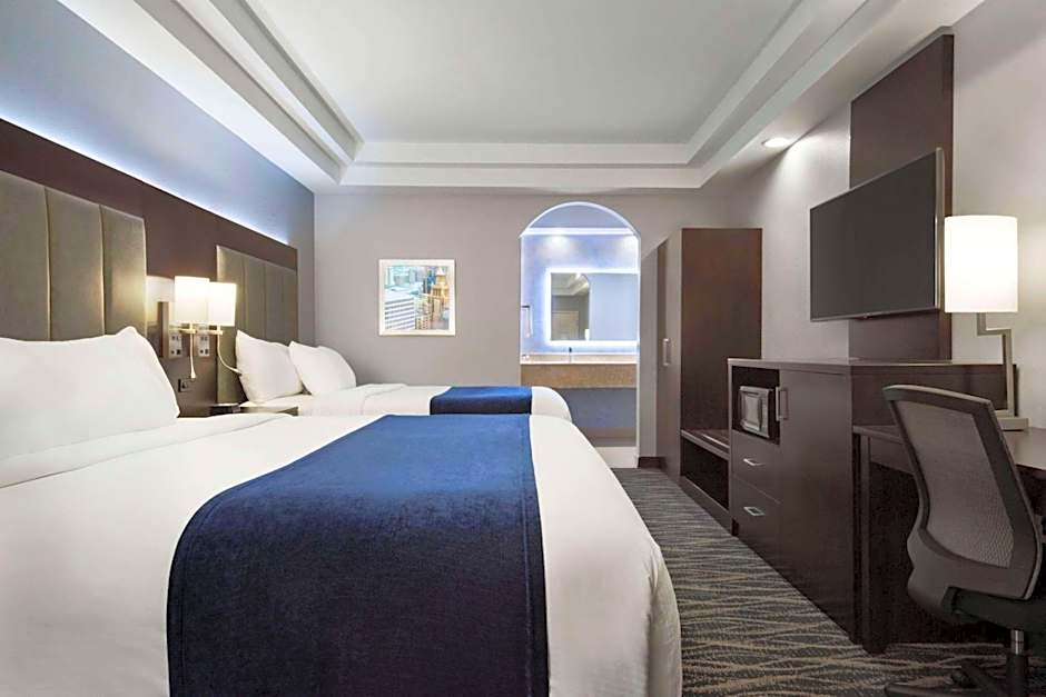 Days Inn & Suites by Wyndham Houston Hobby Airport