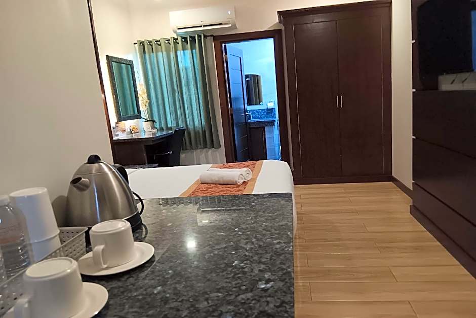 Jo Carter's Hotel & Suites Angeles City