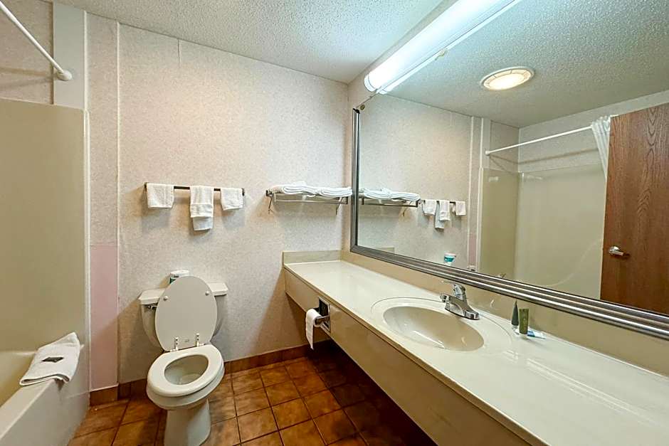 FairBridge Inn & Suites Batavia-Darien Amusement Park