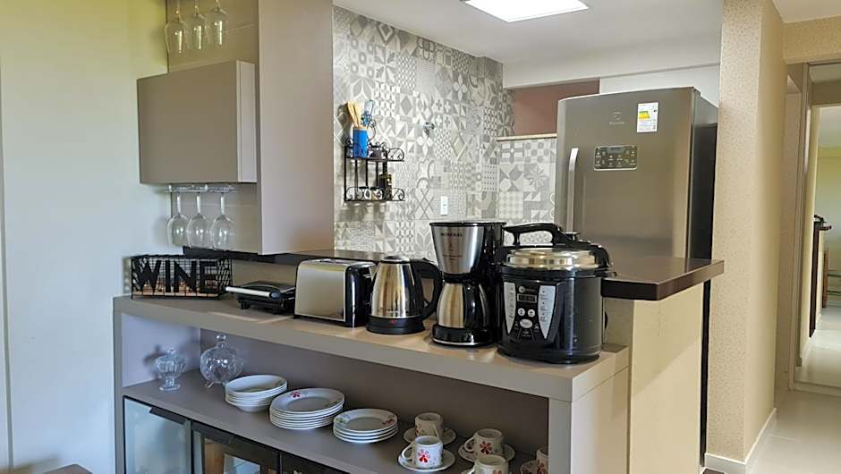 Apartamento espetacular na MELHOR praia da Bahia, GUARAJUBA é uma das únicas praias com selo azul do Brasil -Luxo, lazer, diversão e tranquilidade! Projetado para que você tenha a melhor experiência em hospedagem - Condominio tipo resort, o mais procurado