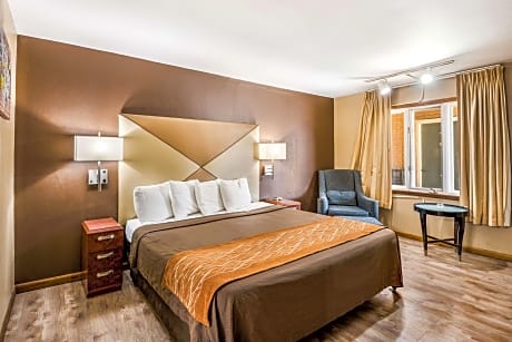 1 King Bed, Nonsmoking