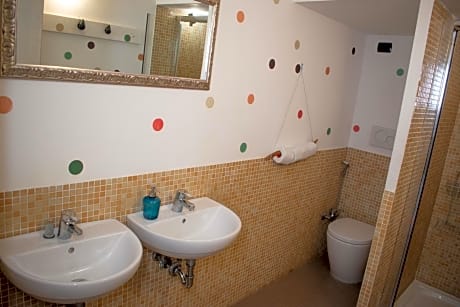 Basic Triple Room with Shared Bathroom