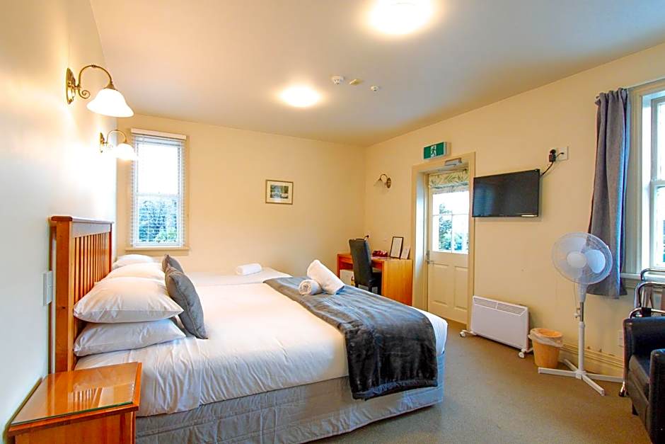 The Grand Hotel & Bar - Akaroa