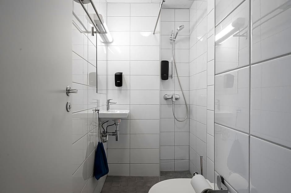 BREEZE Hotel Victoria - Self-Service