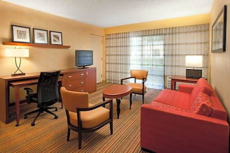 1 Bedroom 2 room Suite, 2 Double