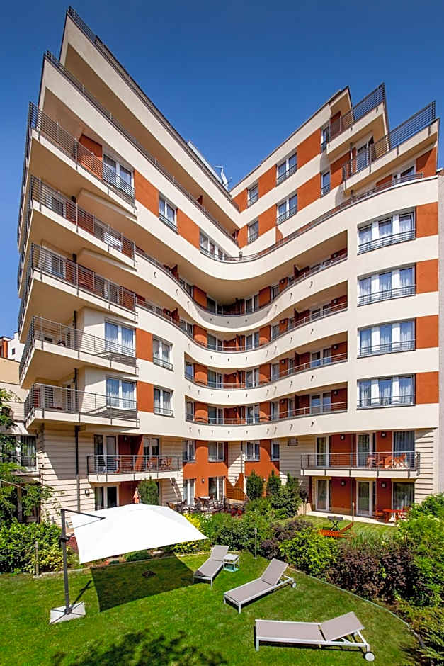 Escala Hotel & Suites