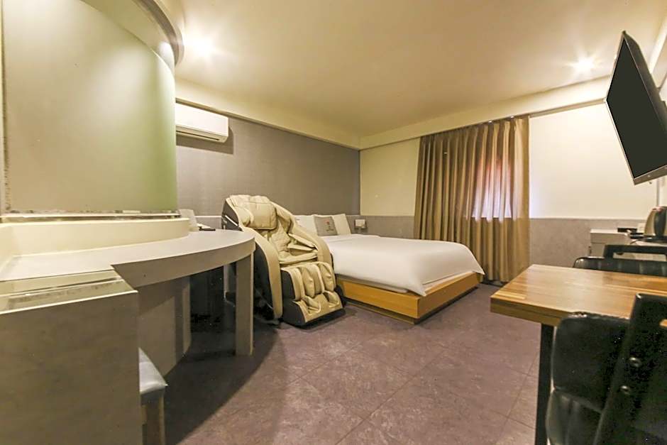 Hotel M story