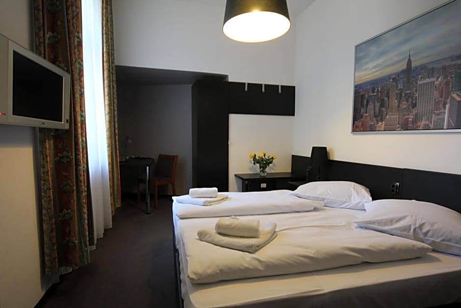 Carlton Hotel