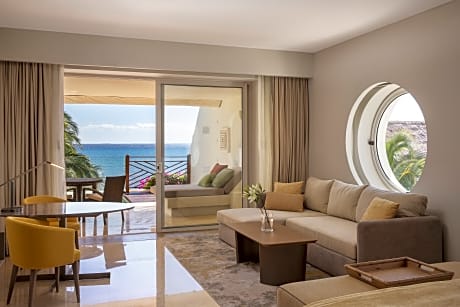 AMBASSADOR 2 BEDROOM FAMILY SUITE