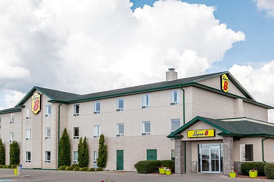 Super 8 by Wyndham Prince Albert