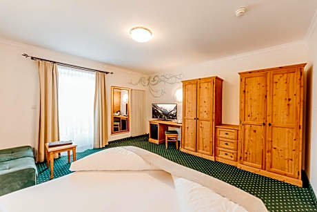 Comfort Double Room with Mountain View and Balcony