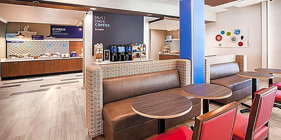 Holiday Inn Express And Suites Marion By IHG