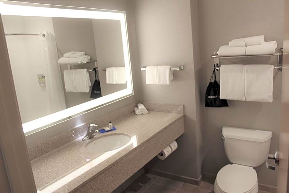Holiday Inn Express & Suites Cheney By IHG