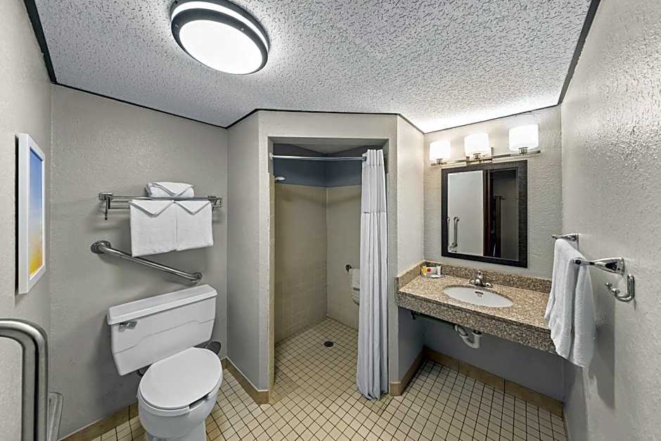 Days Inn by Wyndham Winona