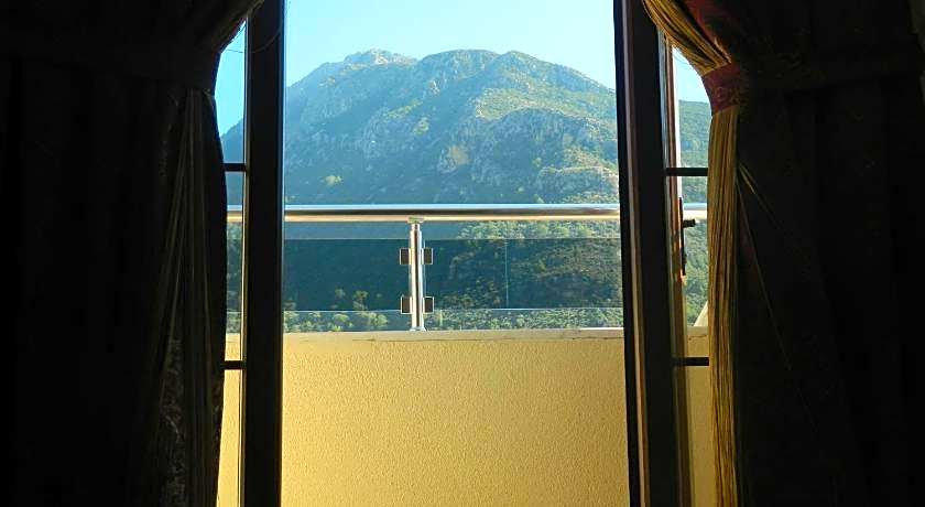 Han Deluxe Hotel