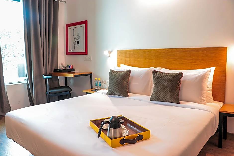 Super Townhouse Galleria Market Near Golf Course Road