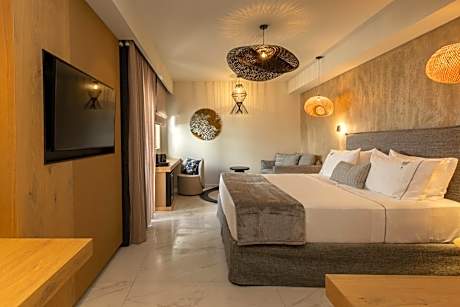 Deluxe Suite with Outdoor Jetted Tub