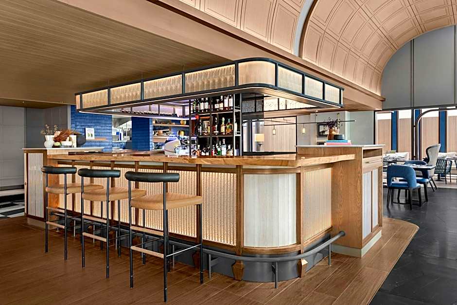 Madi Paidi Bangkok, Autograph Collection