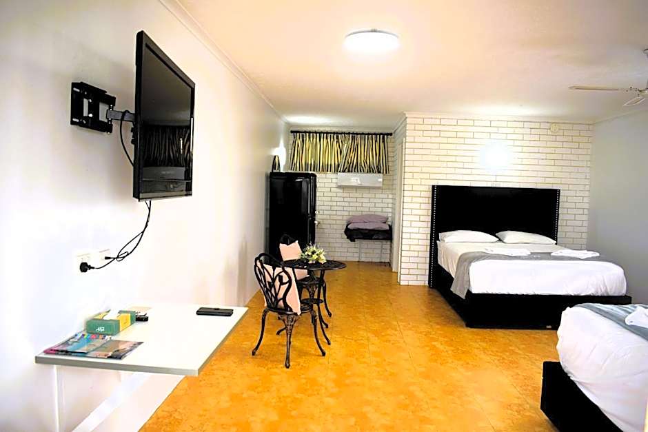 The Queenslander Motel