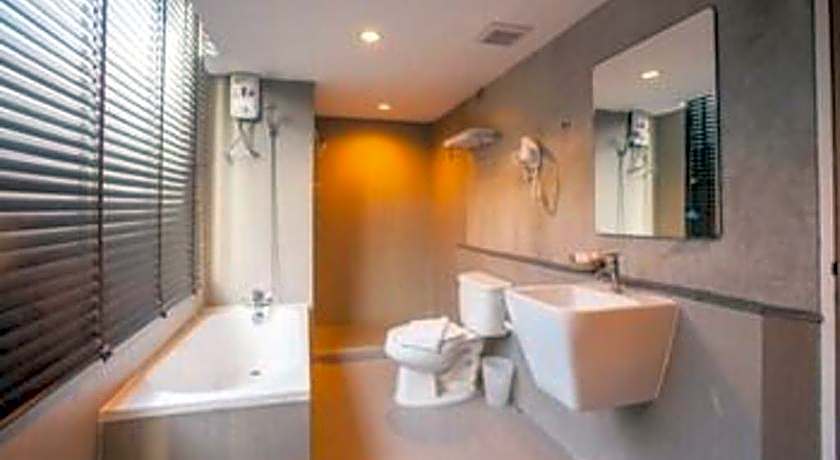 B2 Sea View Pattaya Hotel