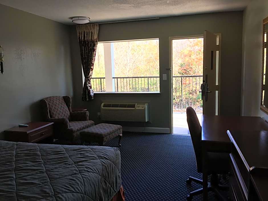 Red Carpet Inn & Suites - Danville