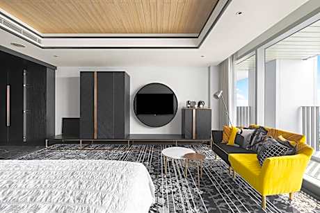 Deluxe King Room with City View