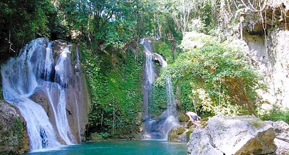 Bohol White House Bed & Breakfast