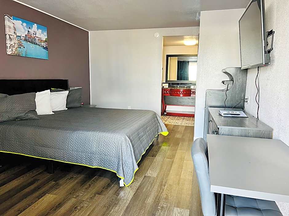 R Nite Star Inn and Suites -Home of the Cowboys & Rangers