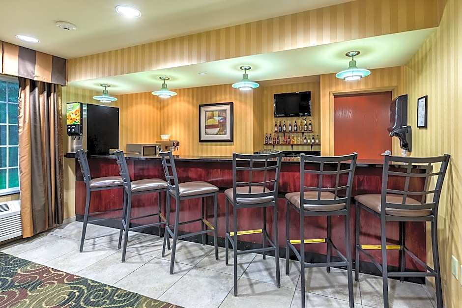Cobblestone Inn and Suites Vinton