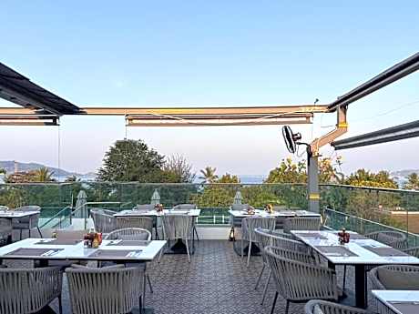 Deluxe King Room with Balcony