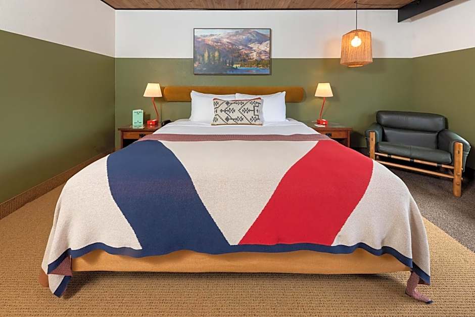 Station House Inn South Lake Tahoe, by Oliver
