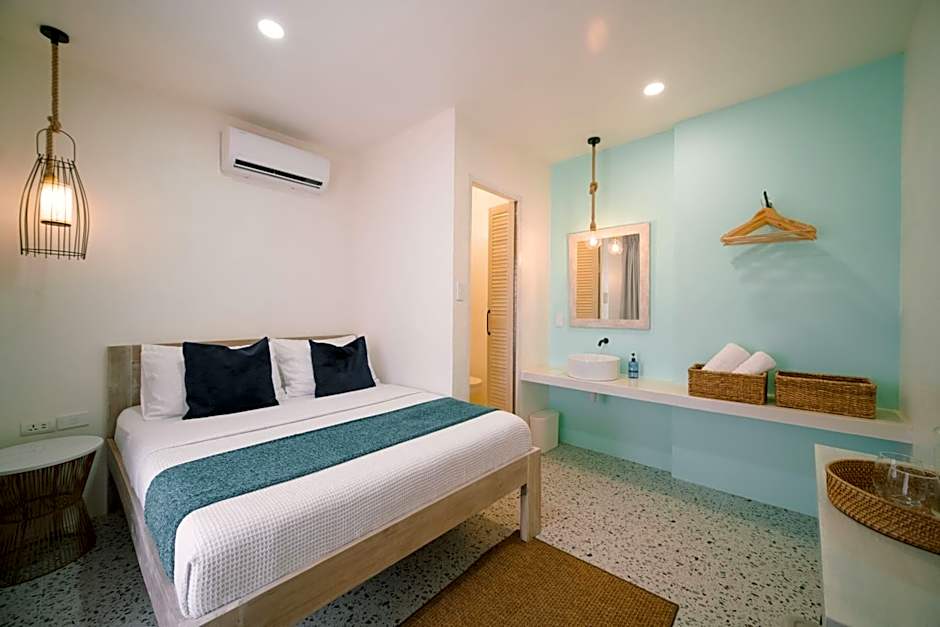 Photo 1 of 6 of 1 Queen Bed, Balcony