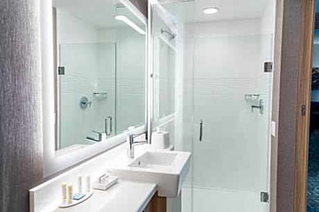 Extended, Suite with Queen, Trundle bed