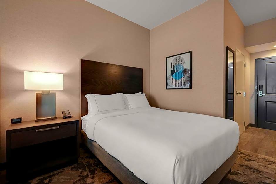 DoubleTree by Hilton Denver International Airport